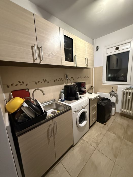 Mobilier bucatarie + chiuveta ( fara electrocasnicele vizibile)