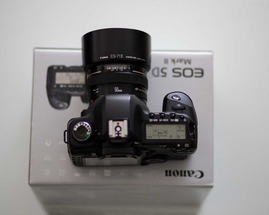 CANON EOS 5D MARK II FULL FRAME с обектив Canon EF 50mm f 1.4 USM  ТОП