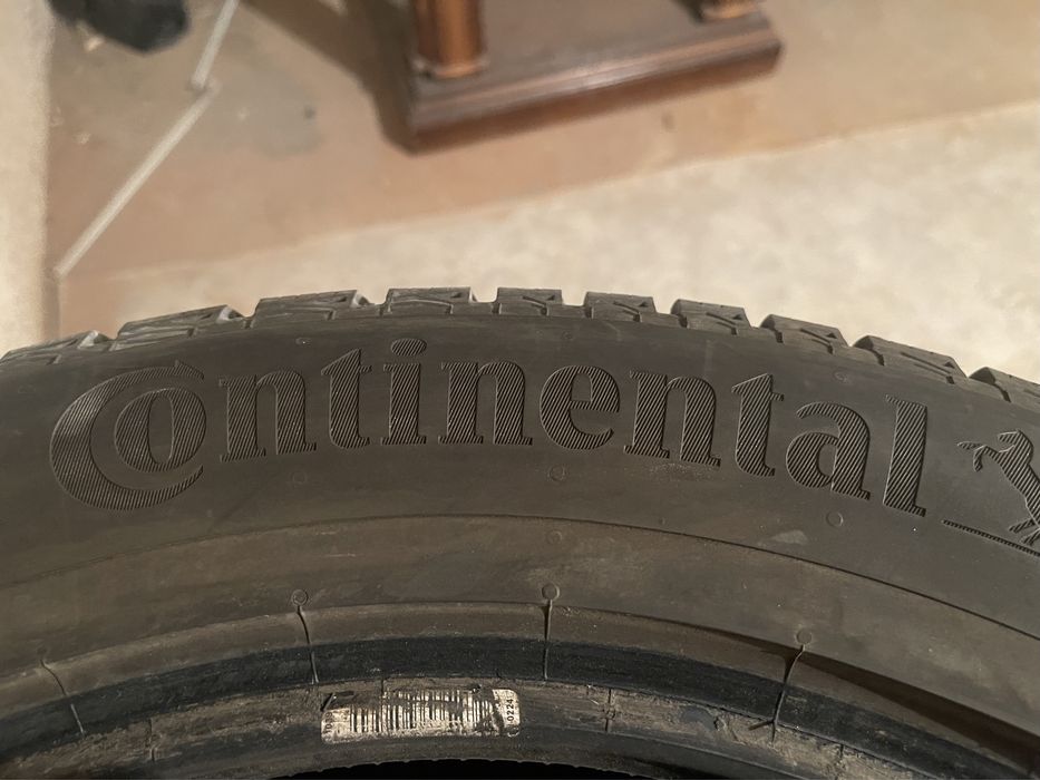 Продам зимняю резину 235/55/R18 Continental