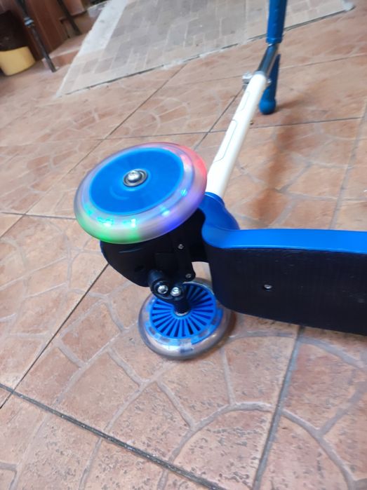 Vând trotineta pentru copii