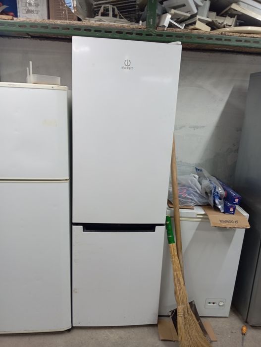 Продам холодильники