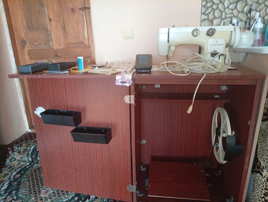 Швейная машина продам