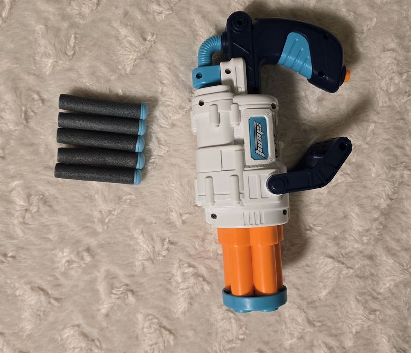 Vand pistoale Nerf