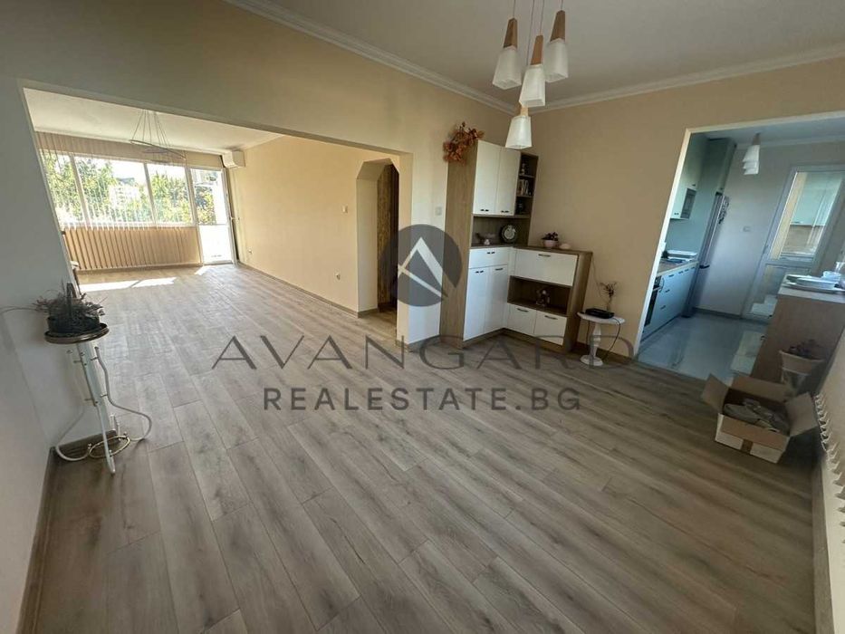 Продава се Тристаен апартамент в Пловдив, Кършияка - 125 кв.м за 2240 €/кв.м - Снимка #1