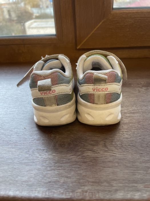 Детские кроссовки для девочки