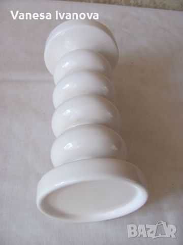 Бял порцеланов свещник или ваза