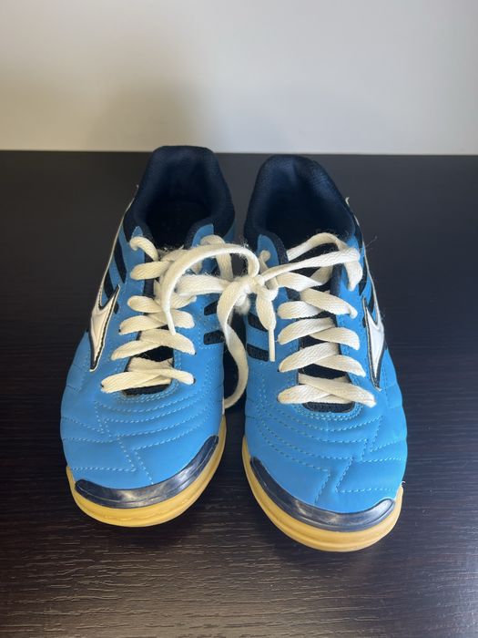 Adidas 41/42. Mizuno 36. футболни обувки, като нови