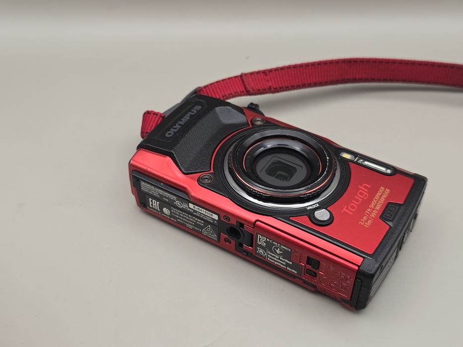 Camera subacvatica Olympus Tough TG-6 (varianta roșie / Red)