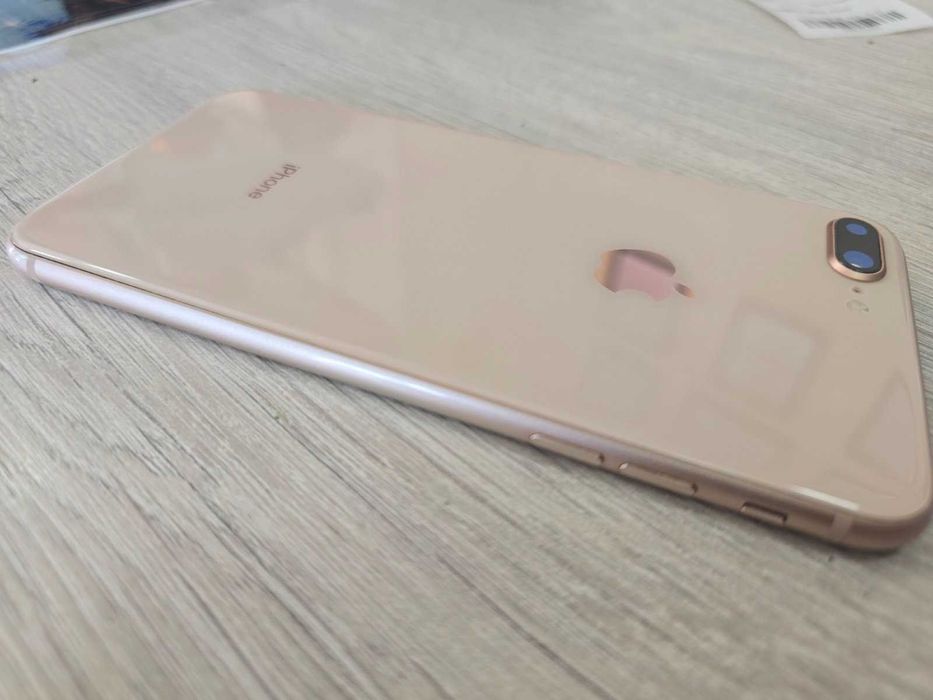 Apple iPhone 8 Plus 64GB / 90%