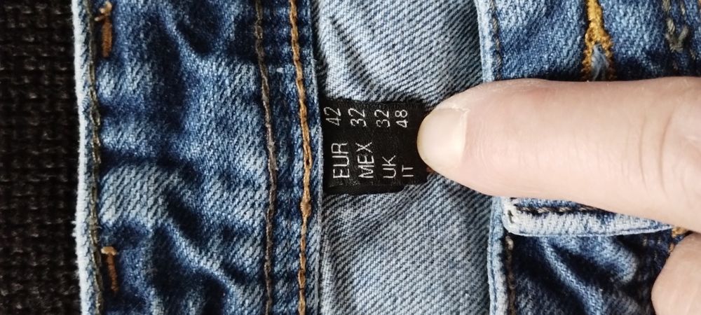 Мъжки дънки хубав модел