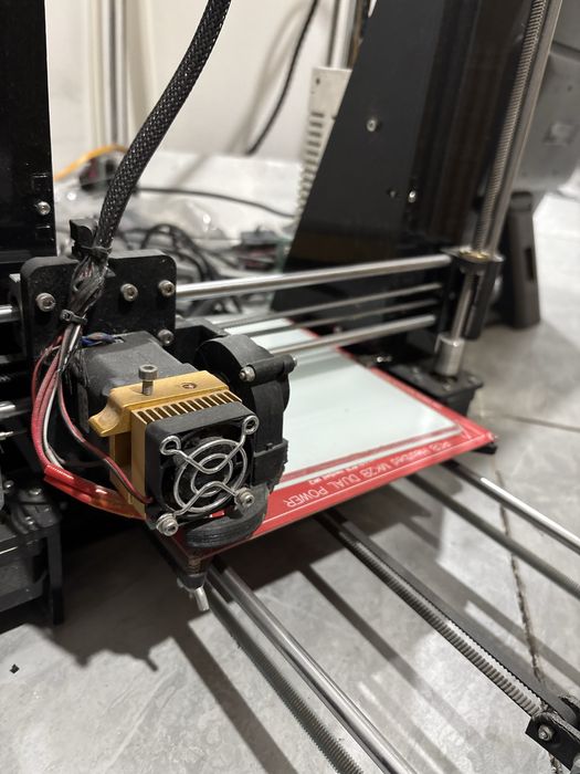 3д принтеры, печатающие из пластика.