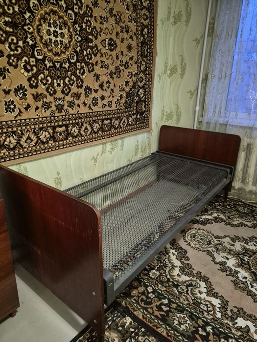 Продам кровать полуторку