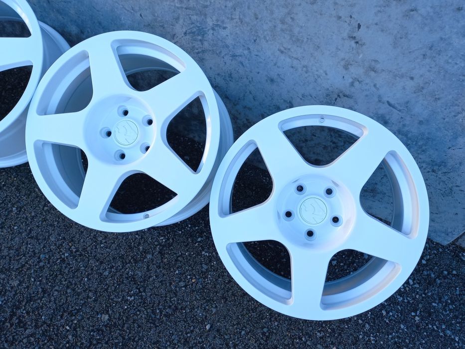 17.5x114.3 Fifteen 52 Pure White 8.0ж ет40 Honda Toyota Mitsubushi Sub