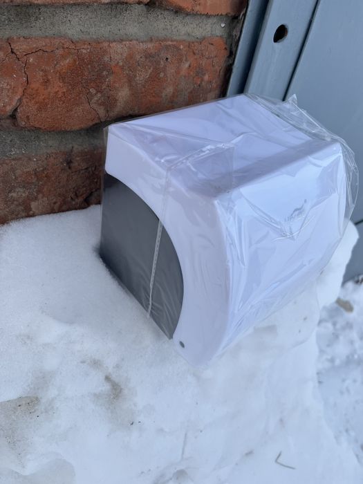 Продается диспенсер для туалетной бумаги