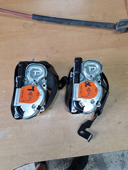 2бр Предни колани Audi Q5 facelift Seatbelt 8R1857705N комплект 2015+
