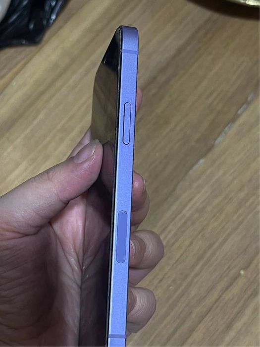 Iphone 12 o’zi batariya 78% xotira 64 Gb karobka dokument bor