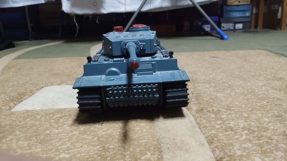 Игрушечный танк - недорого