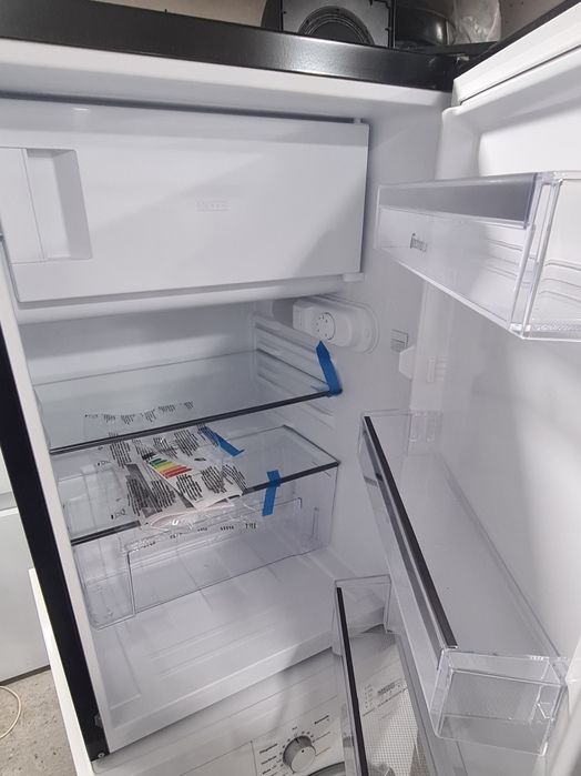 Чисто Нов хладилник с камера TECHNOLUX 84см тъмен инокс