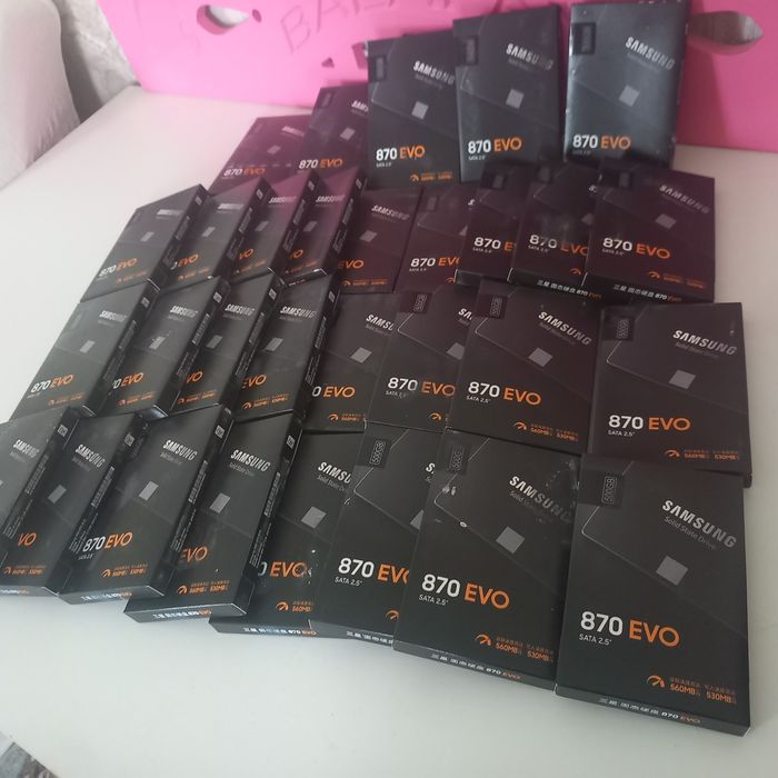 SSD. Жесткий диск. Накопитель. Флэшка. Нокопитель