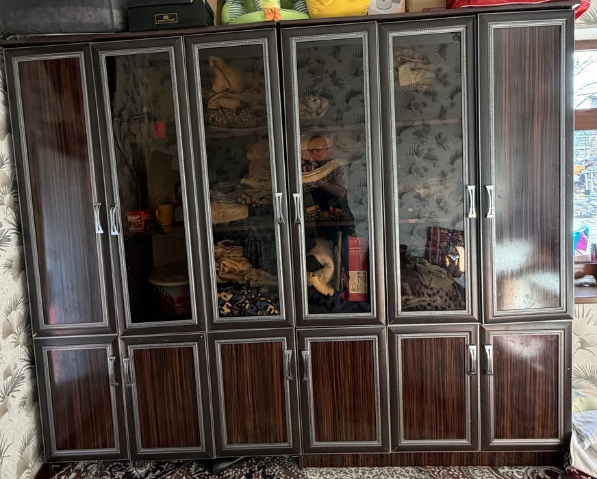 Стенка и офиснь стол атлична