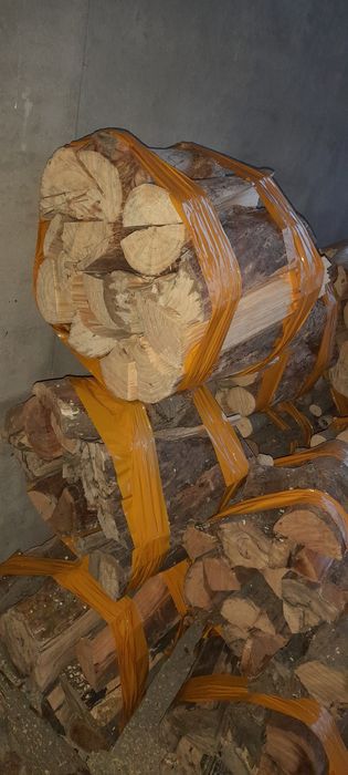 Сосна. Урик. дарахтидан Утин тайер ёрилган сотилади.