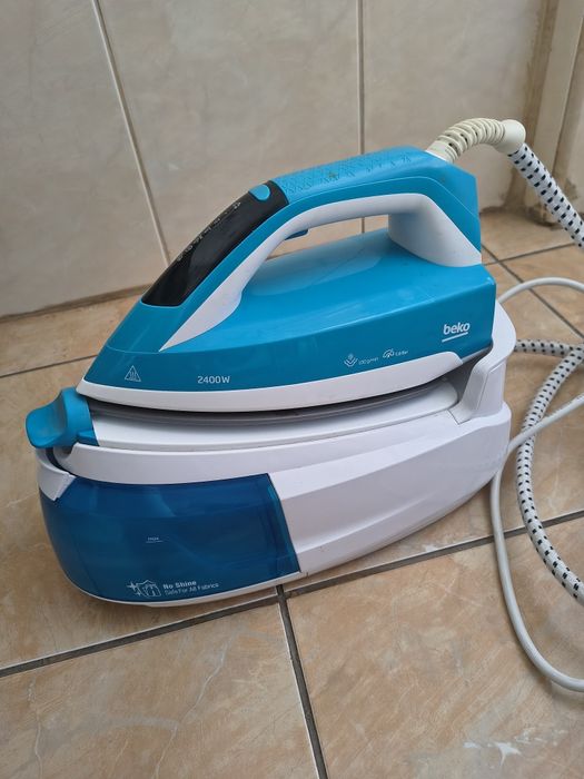 Vând stație de călcat Beko