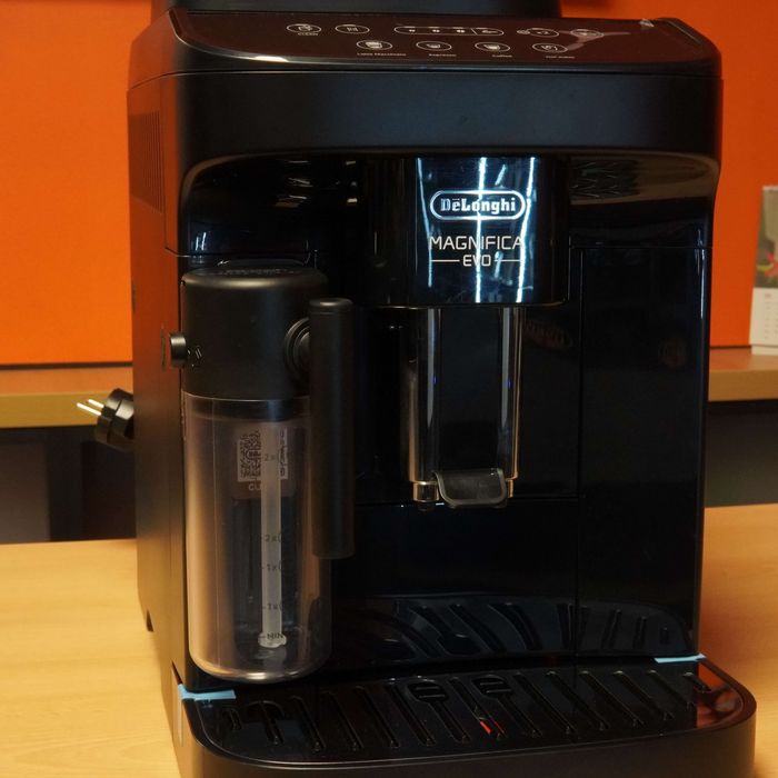 Espressor Automat De’Longhi Magnifica Evo ECAM290.61.B 1450W 15 Bar, Display Touch Espresso Cappuccino, Spumare Lapte 1.8L Negru