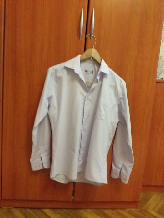 Продаётся мужская рубашка.