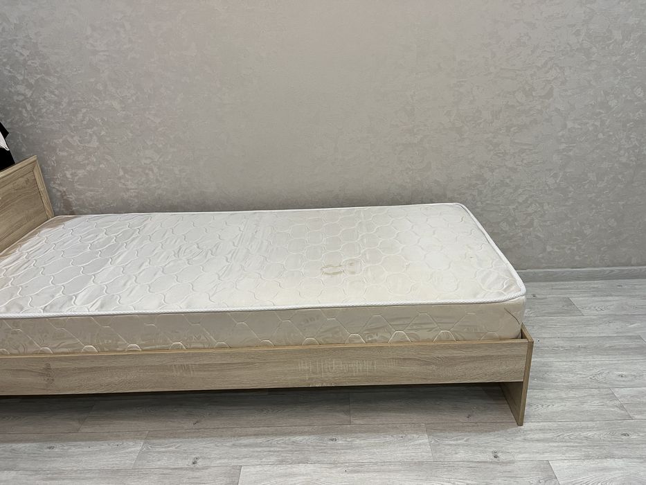 Продам кровать размер 90/200