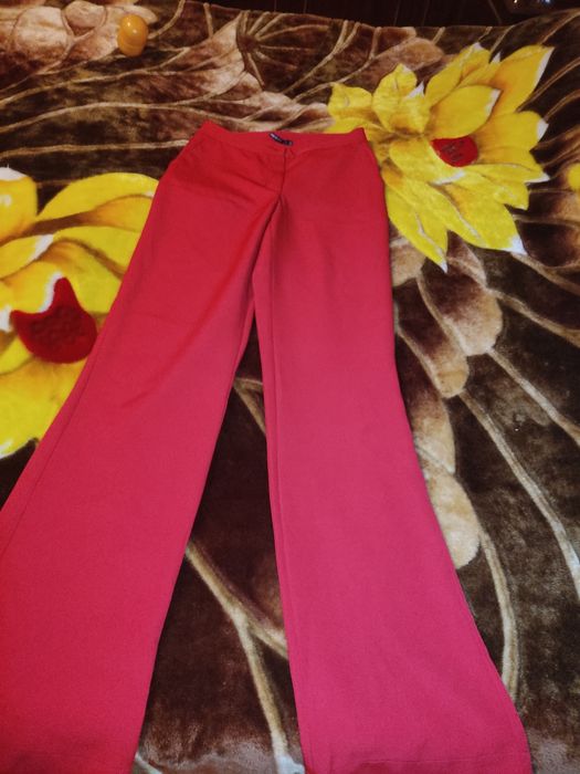 Классические элегантные красные брюки