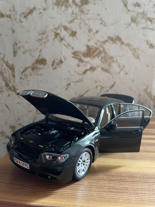 BMW 7 Series Kyosho Мащаб 1:18 Модел от метал