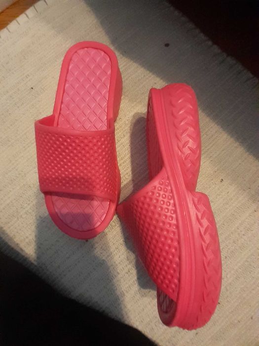 Papuci din plastic nr 37