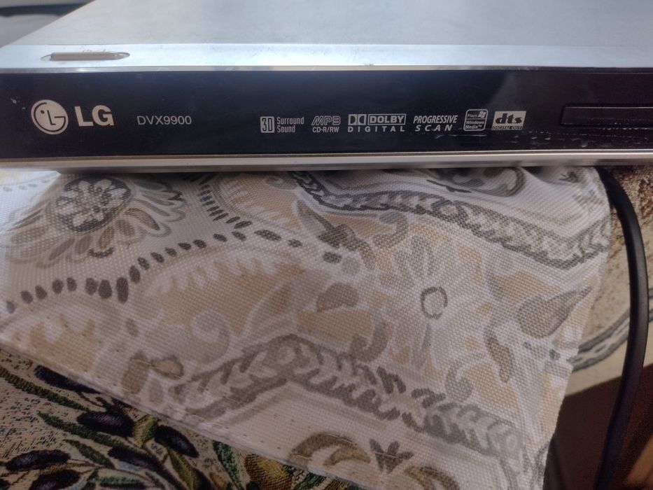 Продава се DVD player LG