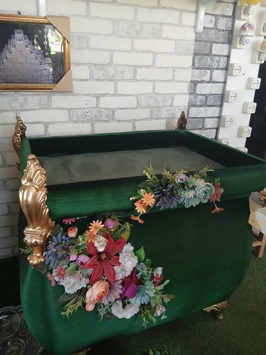 To'y marosimlar uchun sandiqlar to'plami