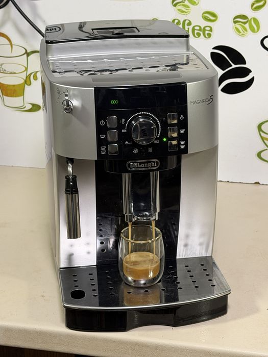 Кафемашина кафе автомат delonghi magnifica S с гаранция