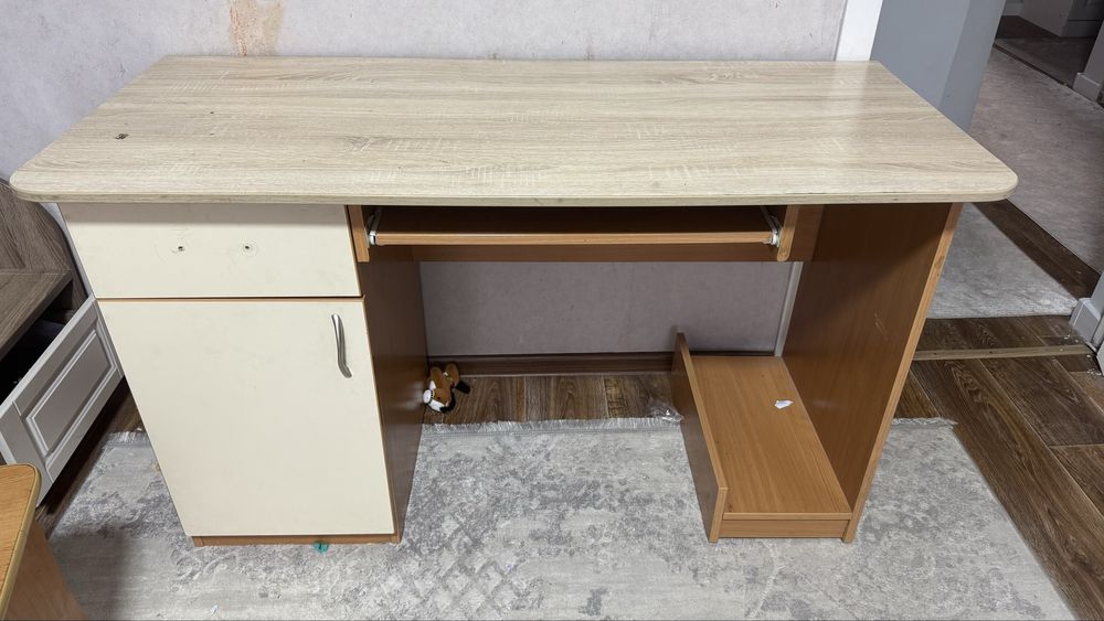 Компютерный стол отдам даром