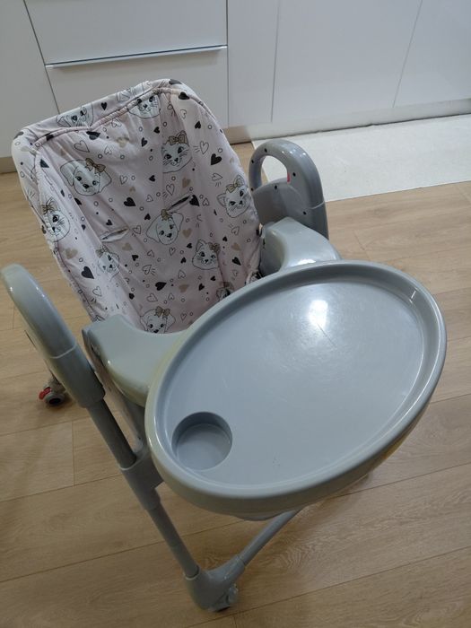 Scaun de masa reglabil