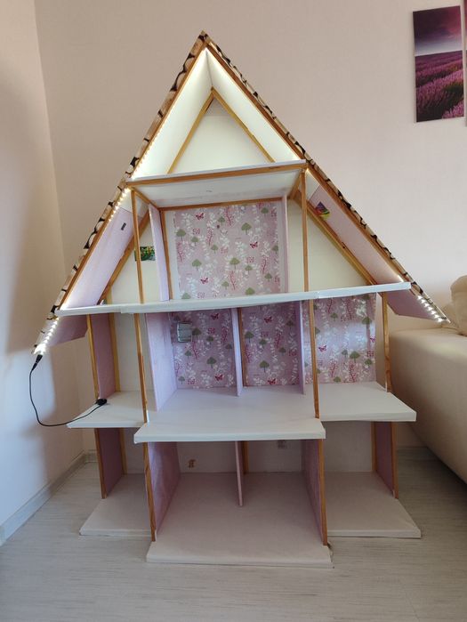 Голяма къща за кукли