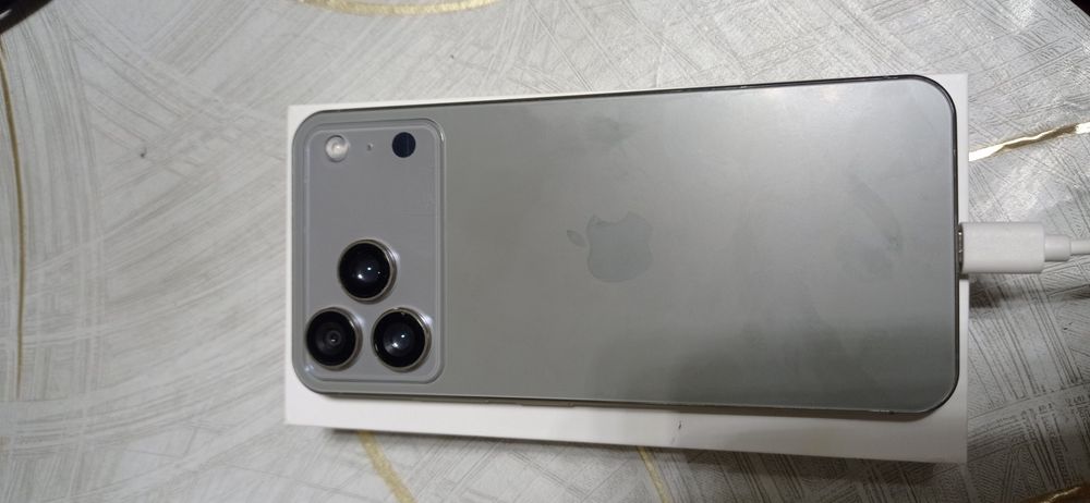 Продам. Айфон 17 про мах