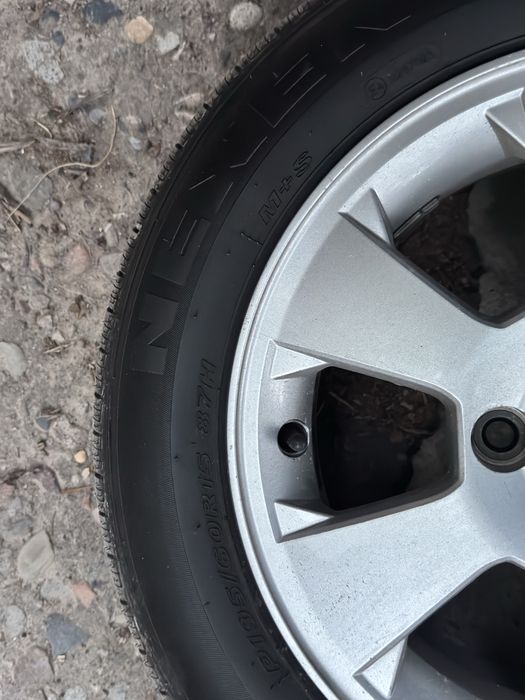 Продаю диски R15 с резиной Nexen