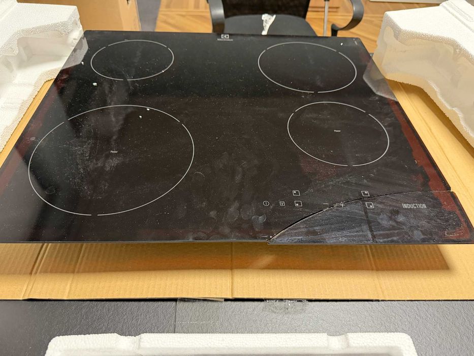 Plita inductie Electrolux EIT60428C, functionala, sticla sparta