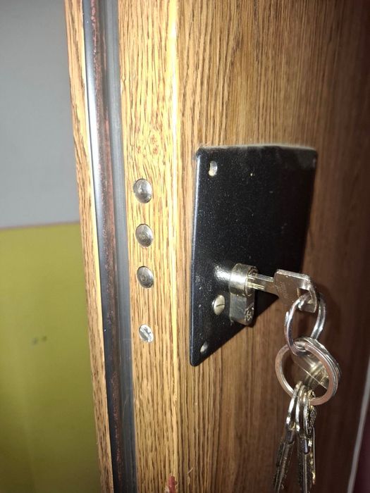 Българска,много здрава врата