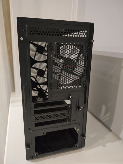 Продам корпус игровой MSI MAG FORGE M100R
