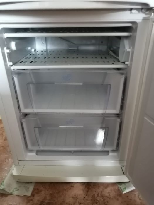 Продам холодильник фирмы "INDEZIT"