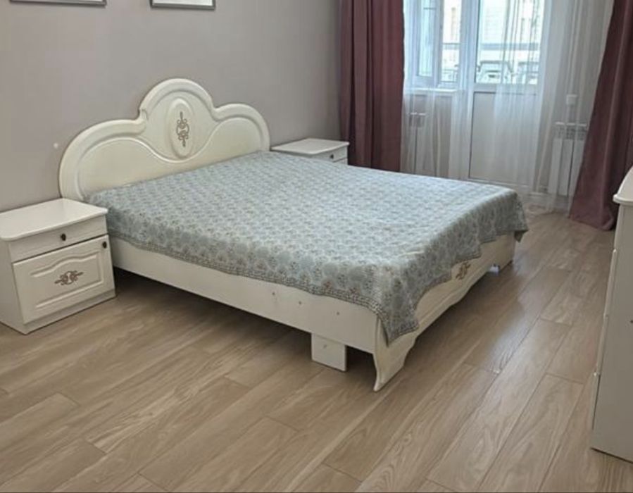 Кровать в спалню
