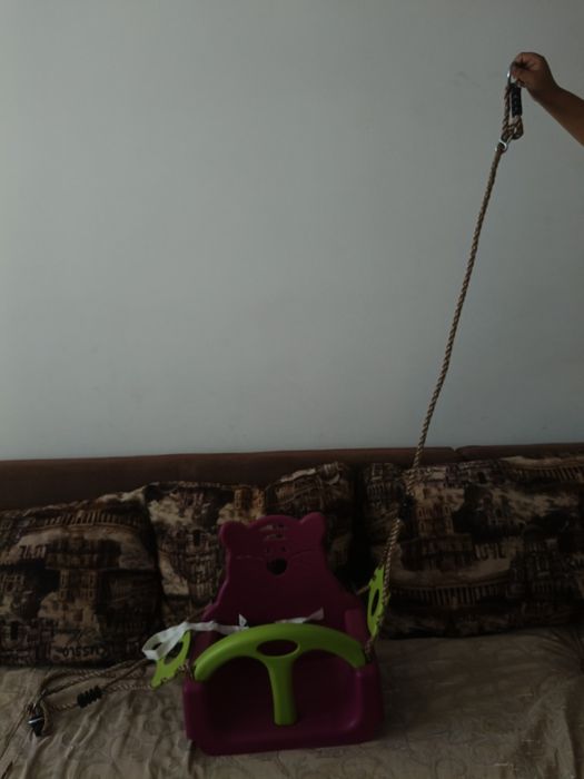 Продам навесную качелю