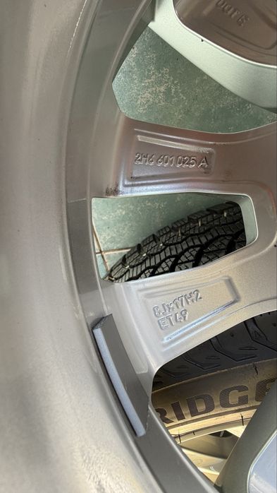 Roti jante VW Amarok Touareg 7L R5 R17 245/65/17 Bridgestone iarna