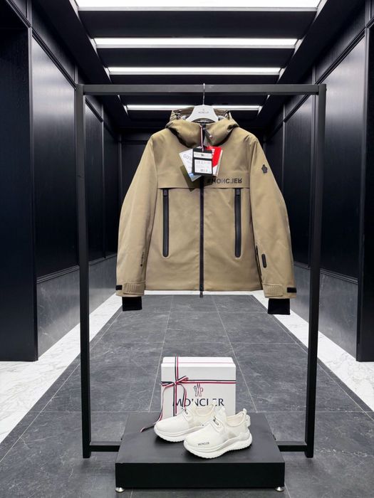 Geaca Moncler , calitate premium , pe comanda , noua , L