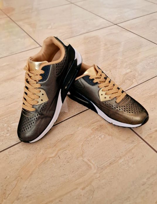 Adidași nr 42 nepurtați