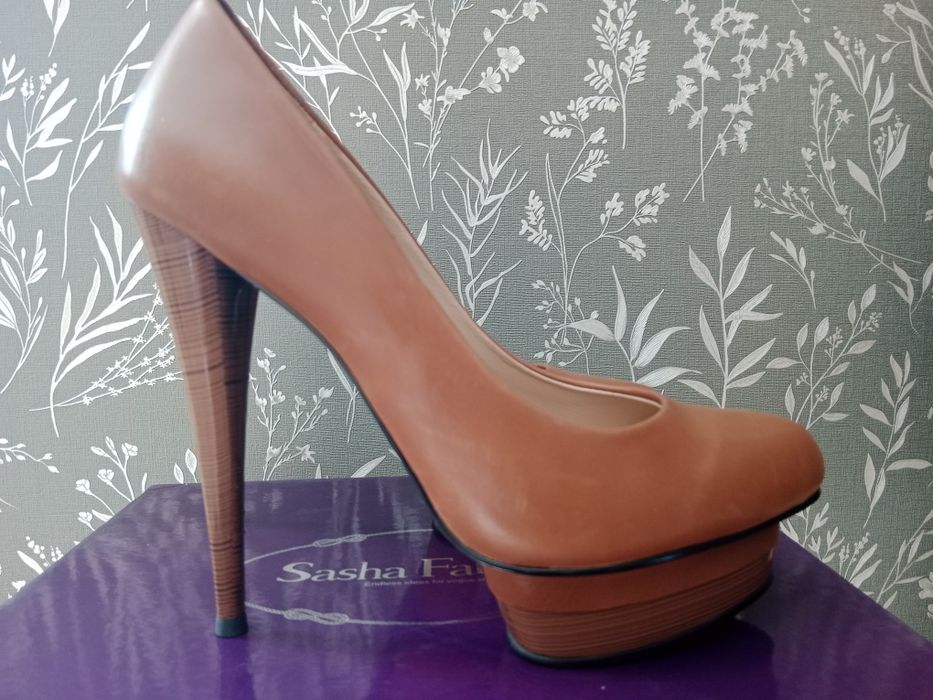 Отдам даром туфли на шпильке